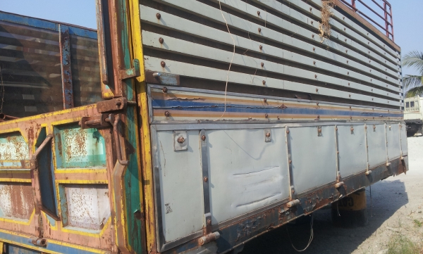 กระบะไม้พร้อมลูกดั้มพ์ครับ กว้าง 2.40 ม.ยาว 6.20 ม.