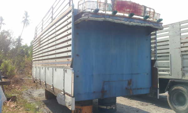 กระบะไม้พร้อมลูกดั้มพ์ครับ กว้าง 2.40 ม.ยาว 6.20 ม.