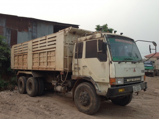 ขายสิบล้อ 2 เพลา รุ่น FN 527 MRDH3  พร้อมใช้งาน สนใจติดต่อ 089-4370516