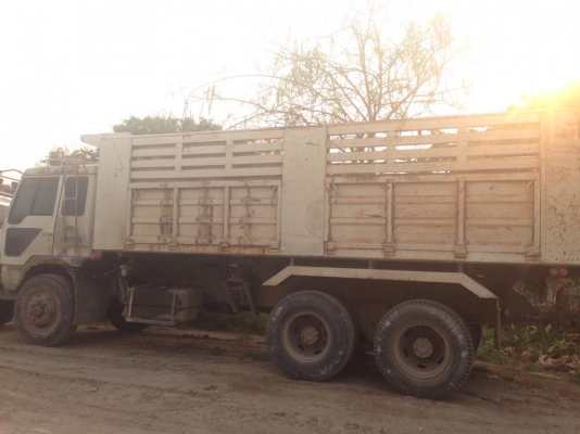 ขายสิบล้อ 2 เพลา รุ่น FN 527 MRDH3  พร้อมใช้งาน สนใจติดต่อ 089-4370516