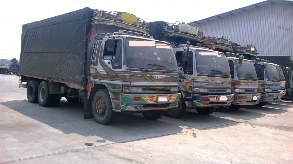 ต้องการขาย รถ 10 ล้อ Hino 1 เพลาไม่ดั้ม กะบะล่อง ต้องการขาย รถ 10 ล้อ Hino 1 เพลาไม่ดั้ม กะบะล่อง