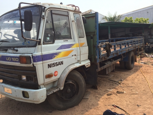 ขายรถ NISSAN 6ล้อ ช่วงยาว