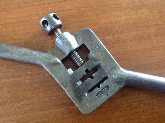 ขายด้ามต๊าปเกลียว โบราณ 12"