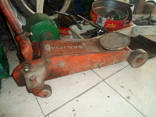 จระเข้ขายตามสภาพ  ยกไม่ได้ ใครซ่อมได้ ขายให้ถูก ๆ 1,500