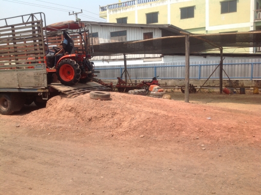 ปัญญาแทรคเตอร์มาแล้ว...จัดมาคูโบต้า B2420 พร้อมผาน 3x18ตราช้าง และ ล้อเหล็ก  สภาพรถไร่