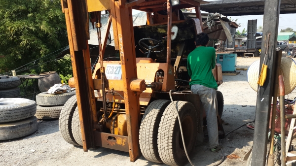 ขายรถยก4ตันดีเซล..komatsu..กระบอกคู่เสาสูงงาเทได้