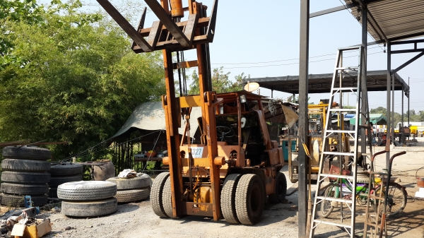 ขายรถยก4ตันดีเซล..komatsu..กระบอกคู่เสาสูงงาเทได้