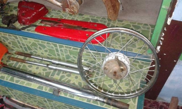 ขายโครง Suzuki A100 สภาพดีของเกือบครบราคา 2000 บาทครับ