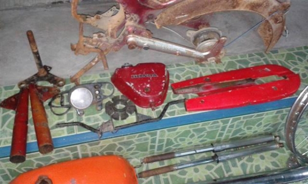 ขายโครง Suzuki A100 สภาพดีของเกือบครบราคา 2000 บาทครับ