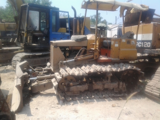 ขายด่วนแทรกเตอร์KOMATSU   D 20-5รถสวยพ้รอมใช้ราคาถูก