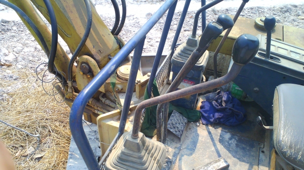 รถขุด KOMATSU PC40-6 รถเก่าญี่ปุ่น ใช้งานในไทยเพียง 6 เดือน ชอบราคาเท่าไรต่อรองได้ครับ