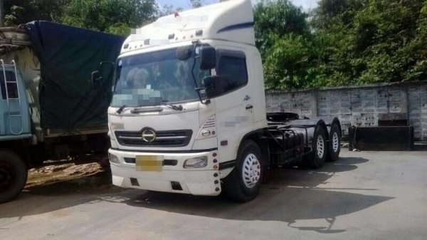 รถฮีโน่ 10 ล้อ หัวลาก  260 แรงม้า. ปี 46  ( ขายแม่ , ลูก )   สนใจติดต่อ 081 - 6079515