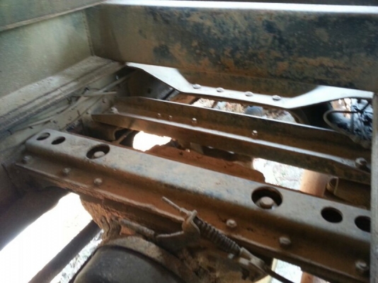 รถฮีโน่ 10 ล้อดั้ม F17  เปลื่ยนเครื่อง 187 แรงม้า.  (  ลด ราคา. 700,000 บาท. )  สนใจติดต่อ 081 - 6079515