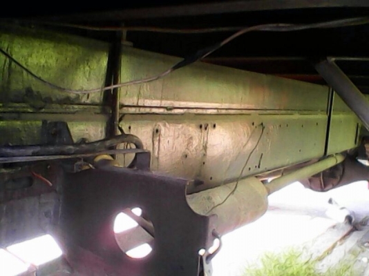 รถอีซูซุ 6 ล้อ พื้นเรียบ 165 แรงม้า.  สนใจติดต่อ 081 - 6079515