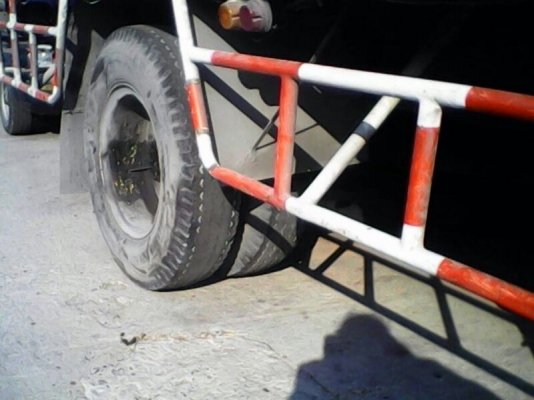 รถอีซูซุ 6 ล้อ พื้นเรียบ 165 แรงม้า.  สนใจติดต่อ 081 - 6079515