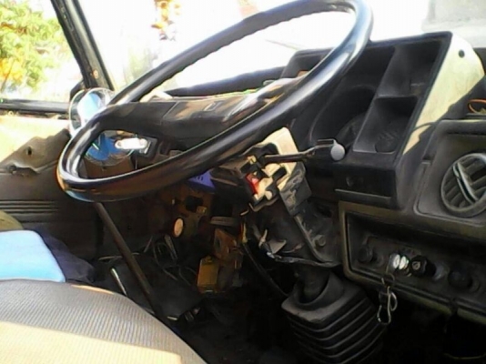 รถอีซูซุ 6 ล้อ พื้นเรียบ 165 แรงม้า.  สนใจติดต่อ 081 - 6079515