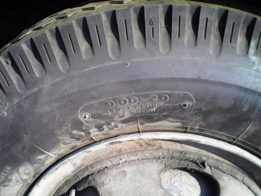 รถอีซูซุ 6 ล้อ พื้นเรียบ 165 แรงม้า.  สนใจติดต่อ 081 - 6079515