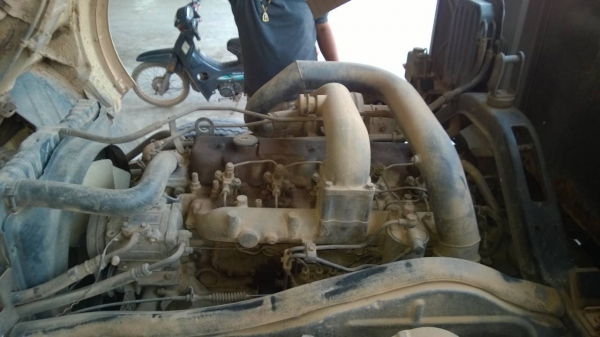 ขายหกล้อเทเลอร์ Nissan CM87K เครื่อง 200 แรง turbo พร้อมใช้งาน