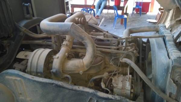 ขายหกล้อเทเลอร์ Nissan CM87K เครื่อง 200 แรง turbo พร้อมใช้งาน