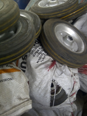 ขาย...ล้อรถเข็นเหมายกกองตามรูป ขาย...ล้อรถเข็นเหมายกกองตามรูป