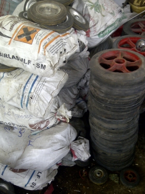 ขาย...ล้อรถเข็นเหมายกกองตามรูป ขาย...ล้อรถเข็นเหมายกกองตามรูป