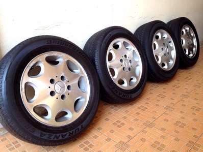 แม็กซ์ BENZ 15 นิ้ว 8ช่อง 4 วง แม็กซ์ BENZ 15 นิ้ว 8ช่อง 4 วง