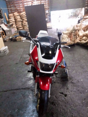 ธารนนทบุรี//ขาย honda cb1300 abs ปี2005 สภาพนางฟ้าครับ ราคา255,000 บาท อินวอยท์แท้+พ.ร.บ