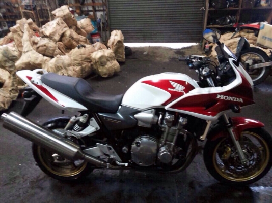 ธารนนทบุรี//ขาย honda cb1300 abs ปี2005 สภาพนางฟ้าครับ ราคา255,000 บาท อินวอยท์แท้+พ.ร.บ