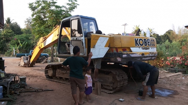 **875,000 บ.ต่อรอง**ขายแบคโฮ KOBELCO MARK3 SK200 เก๋งน้ำเงิน เครื่องเดิมปั้มเดิม ไฟฟ้าตัด แอร์เย็น เครื่องดี เอวดี บูมอาร์มดี ช่วงล่าง70\% โซ่ดี ใบแทรกดี โรลเลอร์ดี เฟรมดีมีปะ บอดี้ดีสีสันพอใช้ รถใช้งานปกติ เอกสารเล่มทะเบียนครบ ขายตามสภาพ ราคาต่อรองได้เด้อ **875,000 บ.ต่อรอง**ขายแบคโฮ KOBELCO MARK3 SK200 เก๋งน้ำเงิน เครื่องเดิมปั้มเดิม ไฟฟ้าตัด แอร์เย็น เครื่องดี เอวดี บูมอาร์มดี ช่วงล่าง70\% โซ่ดี ใบแทรกดี โรลเลอร์ดี เฟรมดีมีปะ บอดี้ดีสีสันพอใช้ รถใช้งานปกติ เอกสารเล่มทะเบียนครบ ขายตามสภาพ ราคาต่อรองได้เด้อ