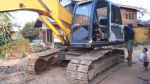 **875,000 บ.ต่อรอง**ขายแบคโฮ KOBELCO MARK3 SK200 เก๋งน้ำเงิน เครื่องเดิมปั้มเดิม ไฟฟ้าตัด แอร์เย็น เครื่องดี เอวดี บูมอาร์มดี ช่วงล่าง70\% โซ่ดี ใบแทรกดี โรลเลอร์ดี เฟรมดีมีปะ บอดี้ดีสีสันพอใช้ รถใช้งานปกติ เอกสารเล่มทะเบียนครบ ขายตามสภาพ ราคาต่อรองได้เด้อ **875,000 บ.ต่อรอง**ขายแบคโฮ KOBELCO MARK3 SK200 เก๋งน้ำเงิน เครื่องเดิมปั้มเดิม ไฟฟ้าตัด แอร์เย็น เครื่องดี เอวดี บูมอาร์มดี ช่วงล่าง70\% โซ่ดี ใบแทรกดี โรลเลอร์ดี เฟรมดีมีปะ บอดี้ดีสีสันพอใช้ รถใช้งานปกติ เอกสารเล่มทะเบียนครบ ขายตามสภาพ ราคาต่อรองได้เด้อ