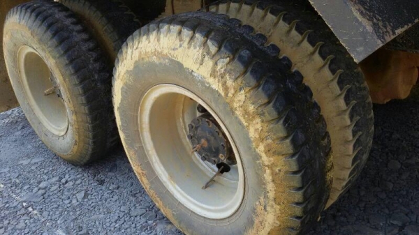 รถอีซูซุ 10 ล้อดั้ม เปลื่ยนเครื่อง 275 แรงม้า.  ( นางฟ้า )  สนใจติดต่อ  081 - 6079515