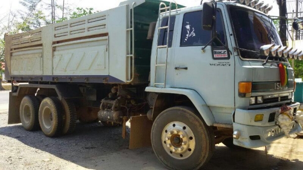 รถอีซูซุ 10 ล้อดั้ม เปลื่ยนเครื่อง 275 แรงม้า.  ( นางฟ้า )  สนใจติดต่อ  081 - 6079515