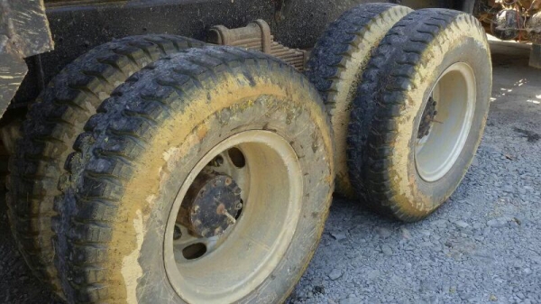 รถอีซูซุ 10 ล้อดั้ม เปลื่ยนเครื่อง 275 แรงม้า.  ( นางฟ้า )  สนใจติดต่อ  081 - 6079515