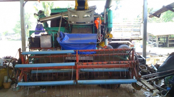 **900,000 บ.ต่อรอง**ขายรถเกี่ยวแบบอุ้ม ไทยเจริญการช่าง อุ้มเลส2.5ตัน ปรับระดับ เครื่อง HINO JO8C เทอโบ 270HP ปั้มแยก ไดกิ้นเบอร์ 22 เครื่องแน่นปั้มดี ช่วงล่าง80\%ตัวเดิน12HT พร้อมใช้งาน ราคาต่อรองได้เด้อ พี่น้องครับ