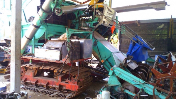 **900,000 บ.ต่อรอง**ขายรถเกี่ยวแบบอุ้ม ไทยเจริญการช่าง อุ้มเลส2.5ตัน ปรับระดับ เครื่อง HINO JO8C เทอโบ 270HP ปั้มแยก ไดกิ้นเบอร์ 22 เครื่องแน่นปั้มดี ช่วงล่าง80\%ตัวเดิน12HT พร้อมใช้งาน ราคาต่อรองได้เด้อ พี่น้องครับ