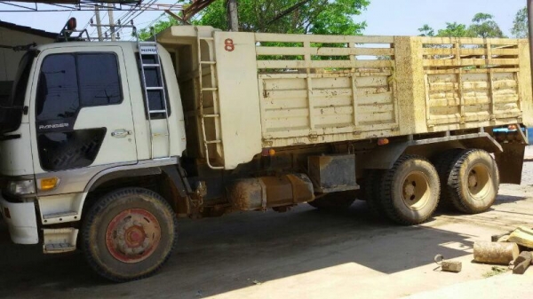 รถฮีโน่ 10 ล้อดั้ม FM3M  240 แรงม้า.  สนใจติดต่อ 081 - 6079515