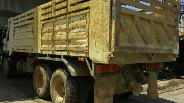 รถฮีโน่ 10 ล้อดั้ม FM3M  240 แรงม้า.  สนใจติดต่อ 081 - 6079515