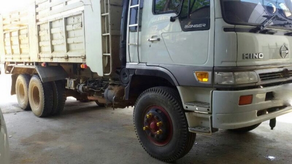 รถฮีโน่ 10 ล้อดั้ม FM3M  240 แรงม้า.  สนใจติดต่อ 081 - 6079515