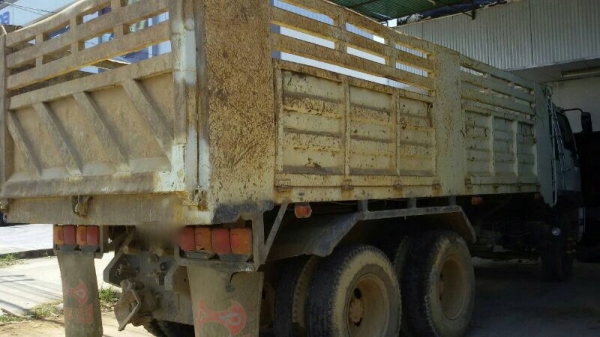 รถฮีโน่ 10 ล้อดั้ม FM3M  240 แรงม้า.  สนใจติดต่อ 081 - 6079515