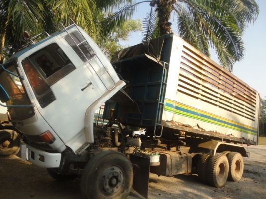 ISUZU FXZ 240 TURBO  หัวขายราคา  950,000 บาทค่ะ  หางพ่วงขายราคา   300,000  บาทค่ะ