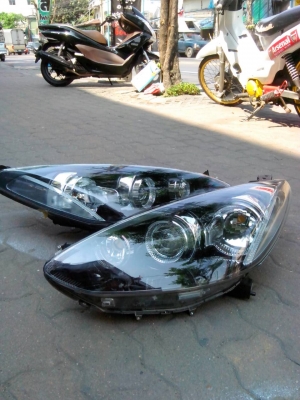 ขายไฟหน้า mazda2 (1 คู่)