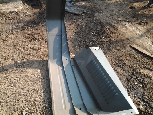 ขายแก้มรถทหาร 10ล้อ ของใหม่ครับเก่าเก็บ ชิ้นละ 1500บาทครับ