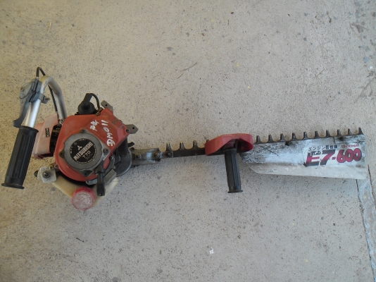 ขานเครื่องตัดแต่งกิ่งต้นไม้