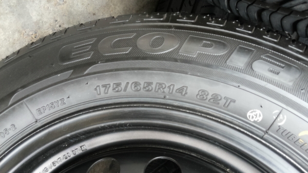 ล้อกะทะยาริสป้ายแดง ยางบริสโตน 175 65 14 ออกจากศูนย์ถอดเลย ล้อกะทะยาริสป้ายแดง ยางบริสโตน 175 65 14 ออกจากศูนย์ถอดเลย