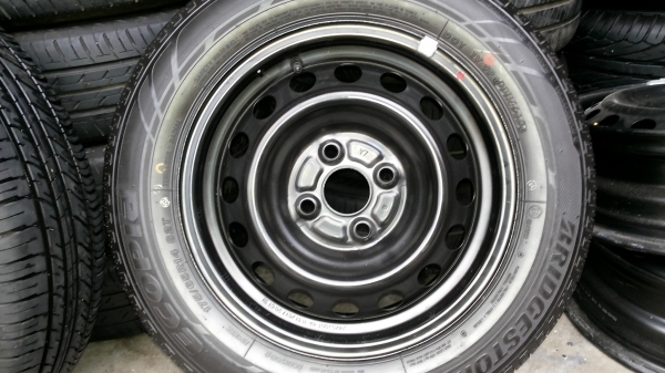 ล้อกะทะยาริสป้ายแดง ยางบริสโตน 175 65 14 ออกจากศูนย์ถอดเลย ล้อกะทะยาริสป้ายแดง ยางบริสโตน 175 65 14 ออกจากศูนย์ถอดเลย