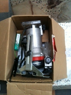 เครื่องเซาะร่องไม้ (Trimmer) 1/4 นิ้ว Maktec MT370 (530w)