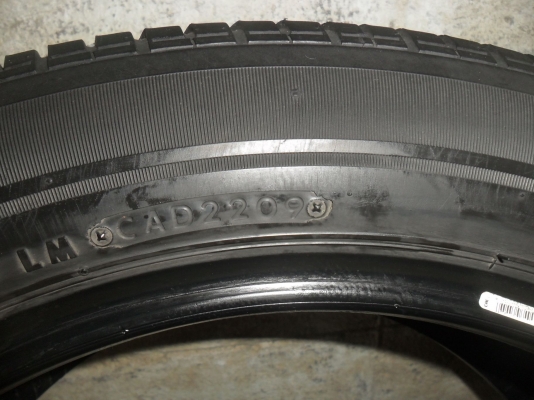 ยาง BRIDGESTONE 215/55R17 ปี09 สวยๆ 1 คู่ ราคา 1350 บาท