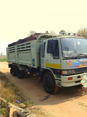 ขายรถบรรทุกสิบล้อดัมพ์ HINO 3M เครื่องเดิม 240 แรง ปี 38 กระบะดัมพ์สามมิตร มีระบบลากพ่วง ทะเบียนพร้อม
