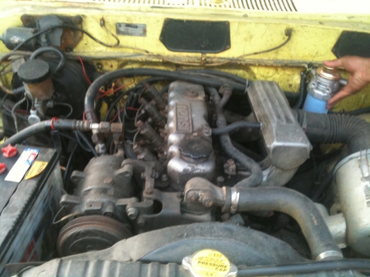 กระบะ ISUZU KB สีเหลือง พร้อมขับ เครื่องดีเซล 2200CC ใช้งานก็ดี