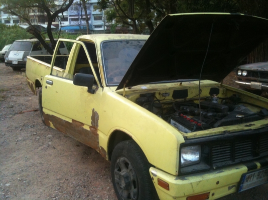 กระบะ ISUZU KB สีเหลือง พร้อมขับ เครื่องดีเซล 2200CC ใช้งานก็ดี